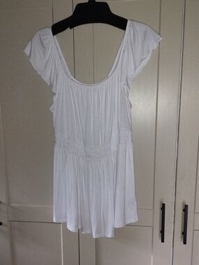 torrid White Scoop Neck Flutter Sleeve Tunic Top